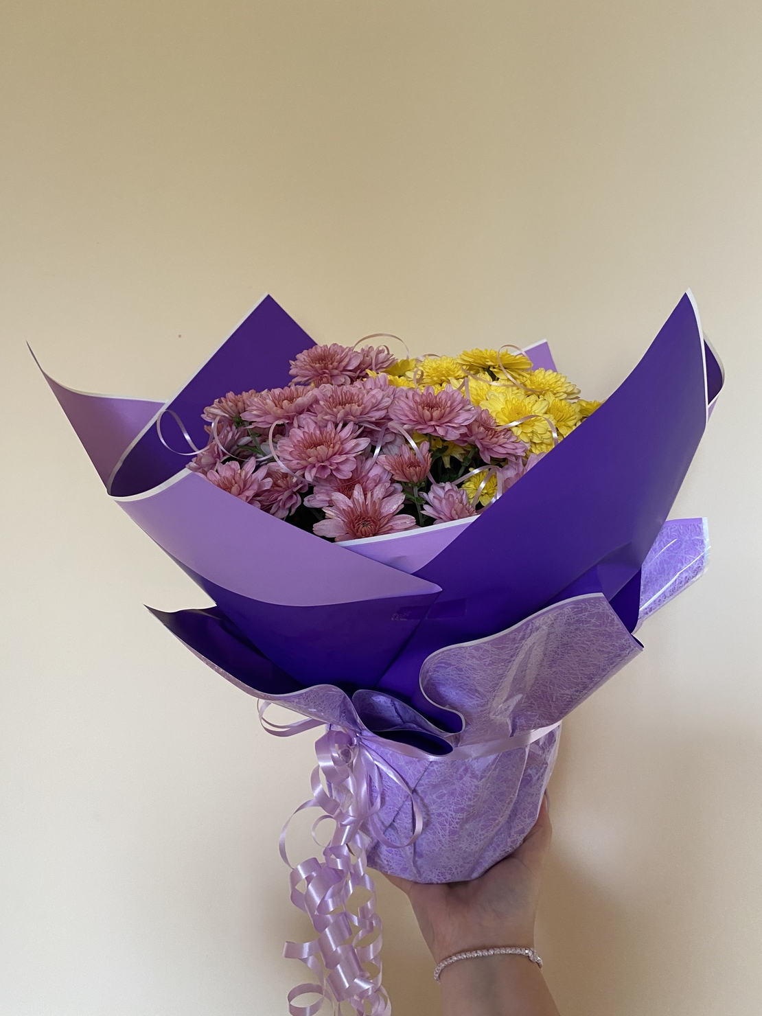 Опаковане на цвете в саксия за подарък