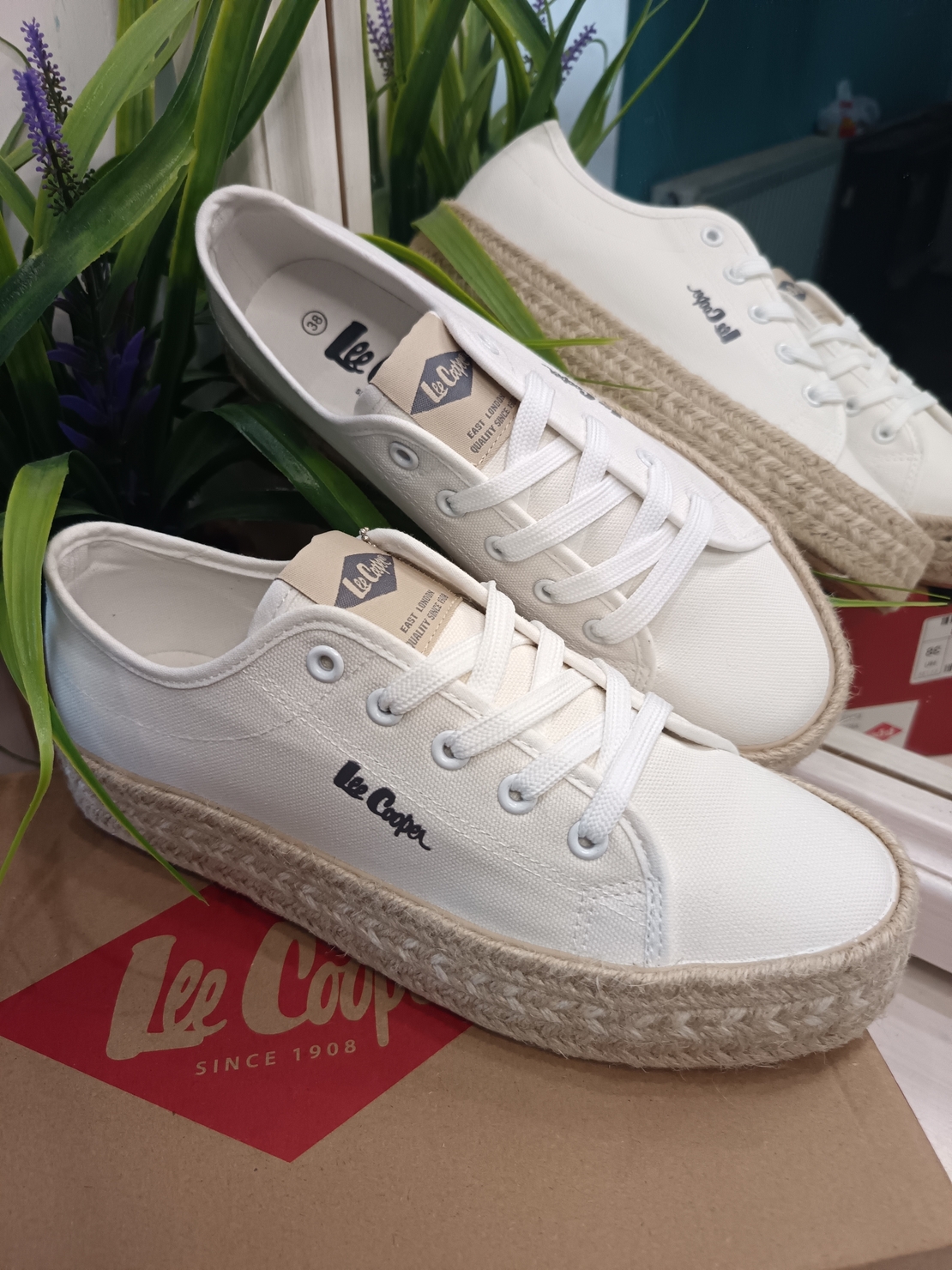 Дамски текстилни кецове с плитка на подметката от Lee Cooper