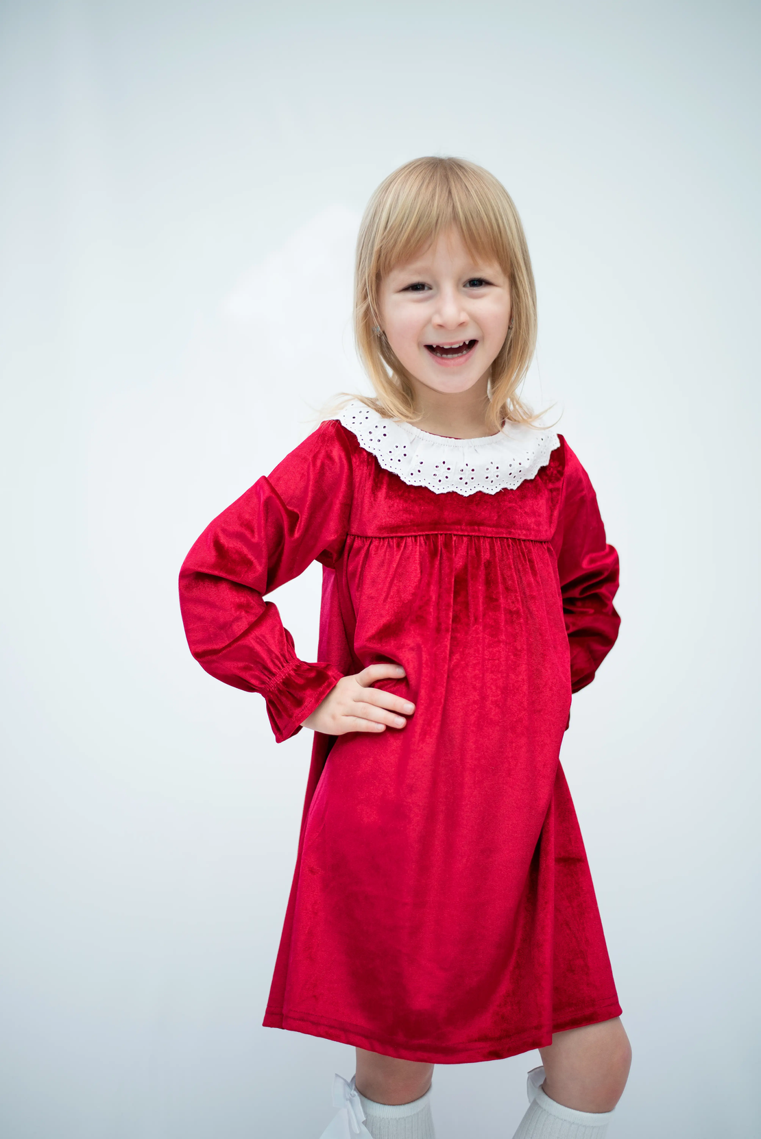 Кадифена рокля в червено