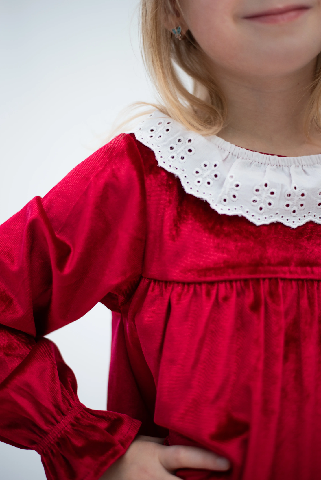 Кадифена рокля в червено