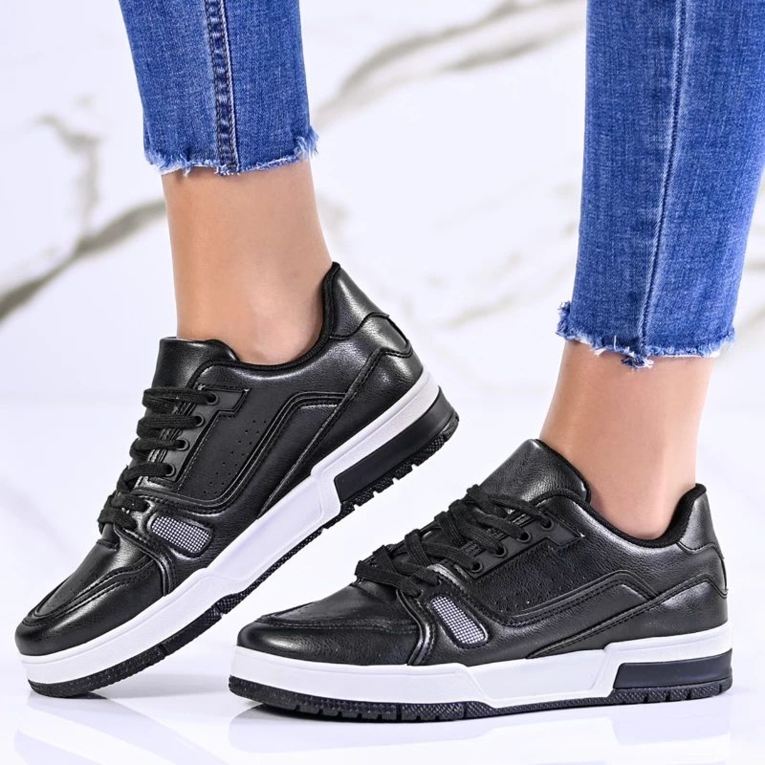 Модни дамски кецове в черен цвят модел: W210035 black