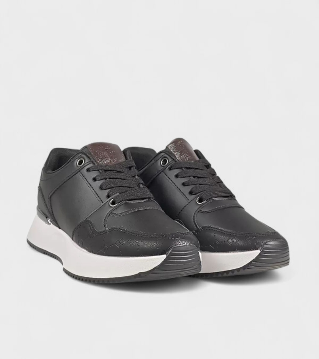 Модерни черни дамски маратонки с ефектни детайли W014250 Black