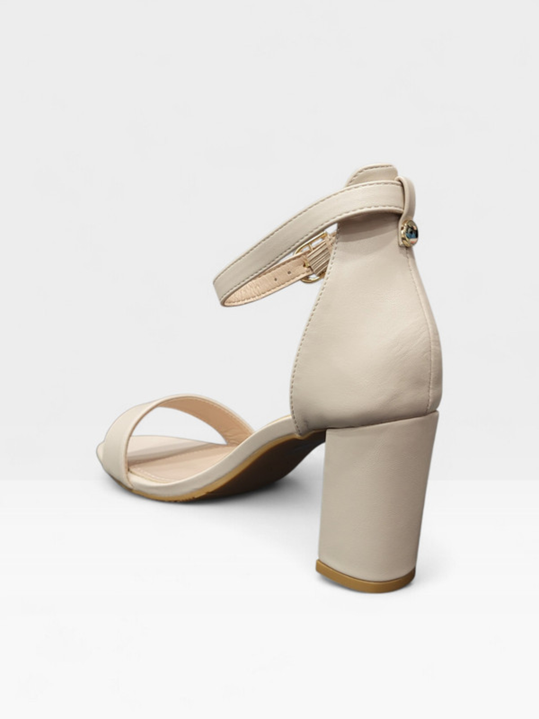 Елегантни дамски сандалети в бежово JK-712-37 beige