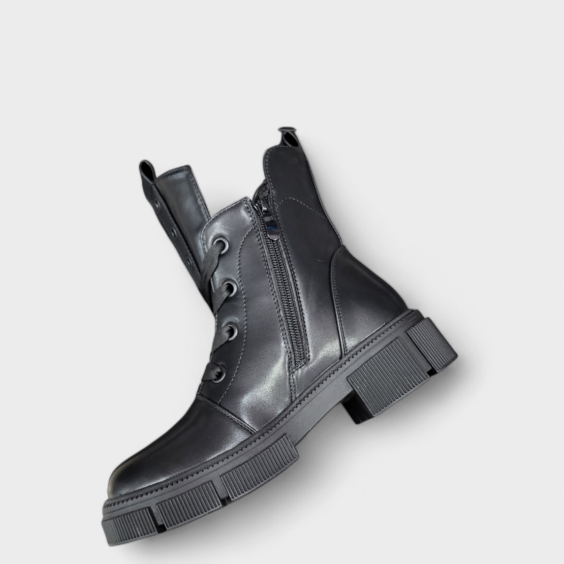 Дамски боти тип кубинки в черен цвят модел: 88106-1 black