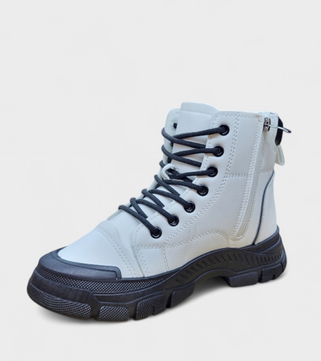 Дамски спортни боти в бял цвят X-3020 white