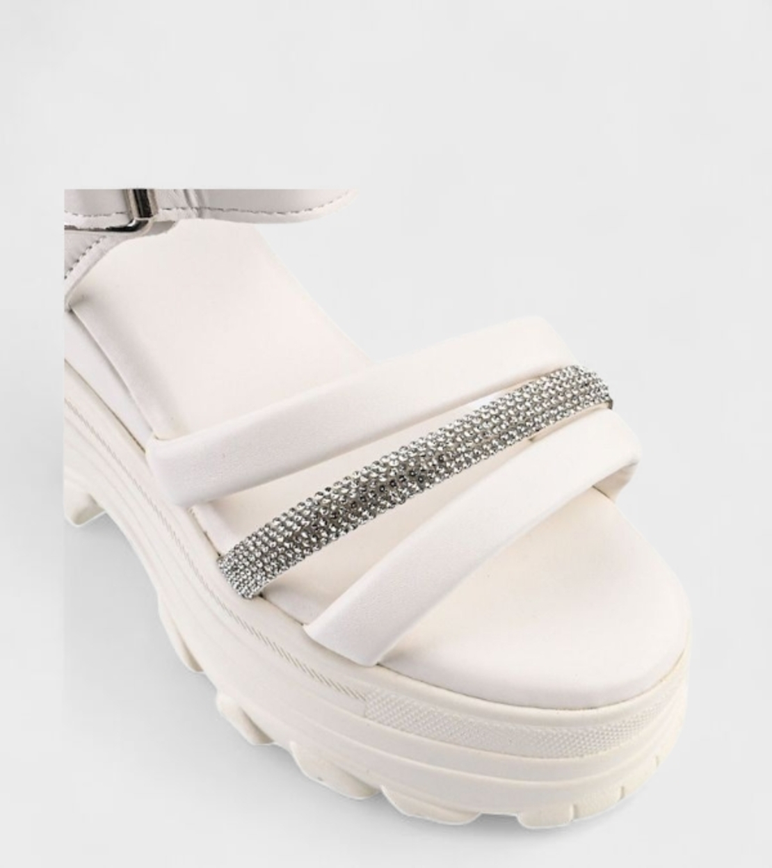Дамски сандали с масивна платформа и декоративен акцент – 1055 WHITE