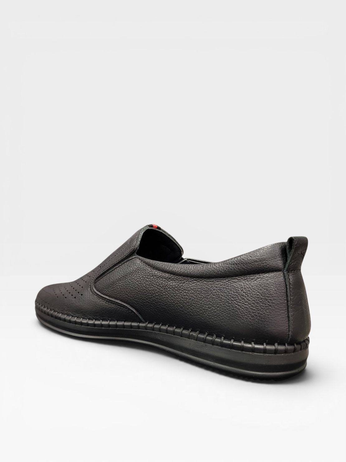 Мъжки обувки от естествена кожа slip-on в черно 7104 black
