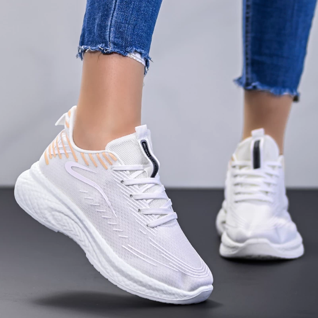 Дамски маратонки White Elegance – Минималистичен стил и лекота D2433-2 White