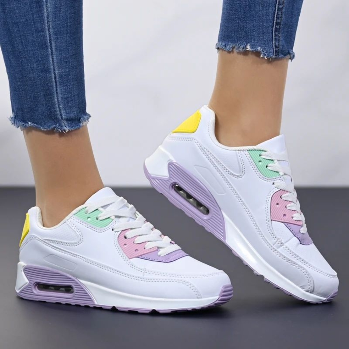 Дамски маратонки с олекотена подметка W589006 white