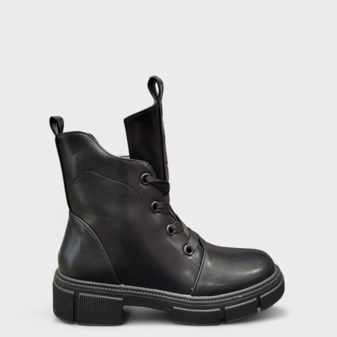 Дамски боти тип кубинки в черен цвят модел: 88106-1 black