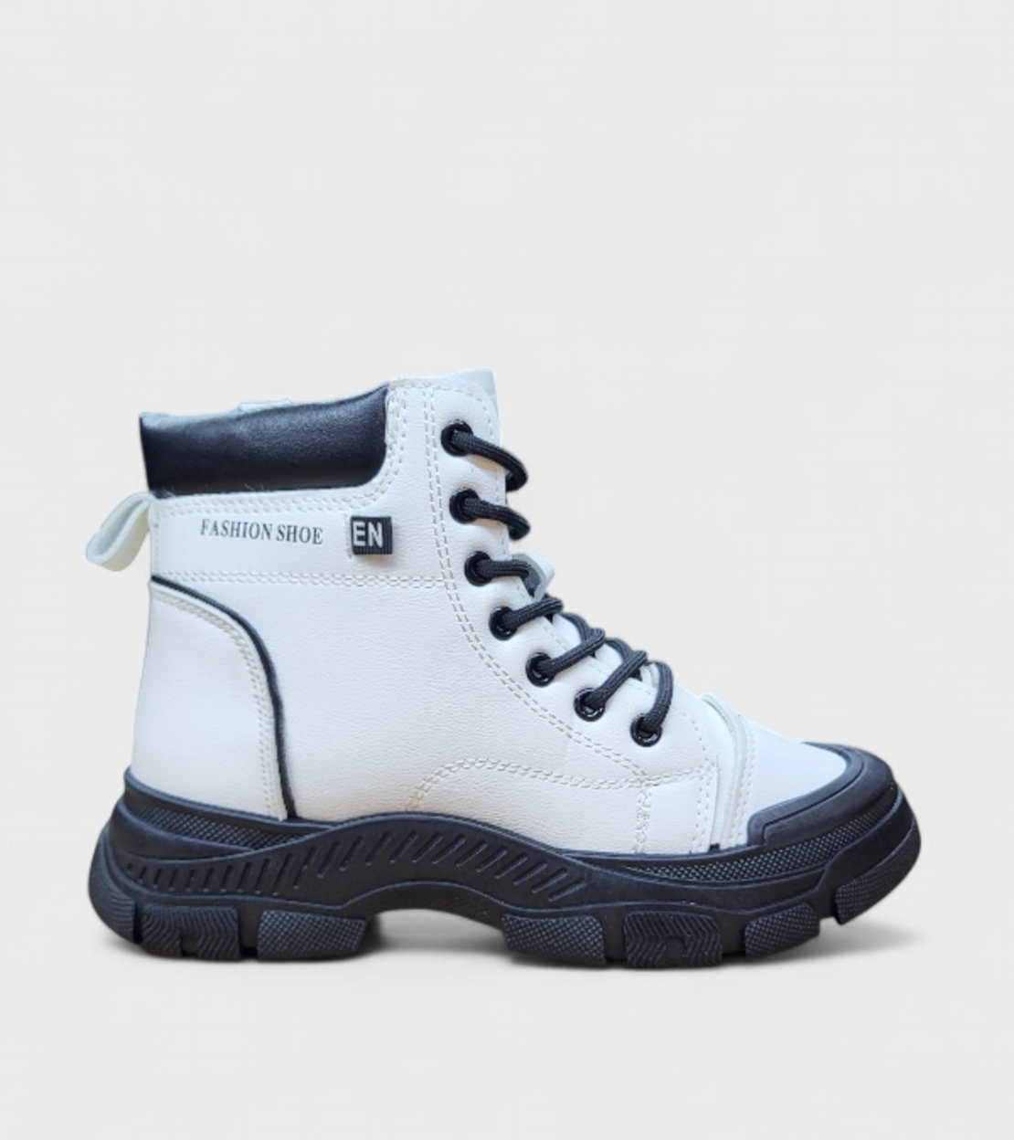 Дамски спортни боти в бял цвят X-3020 white