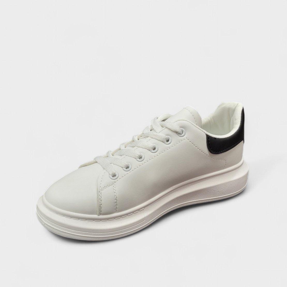 Мъжки бели кецове с равна подметка D-6 white/black