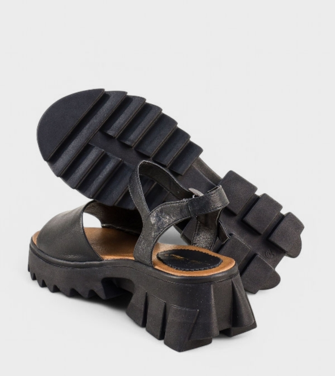 Дамски сандали от естествена кожа с платформа 5.5см, дизайн на PRADA – 22683-1498 NERO