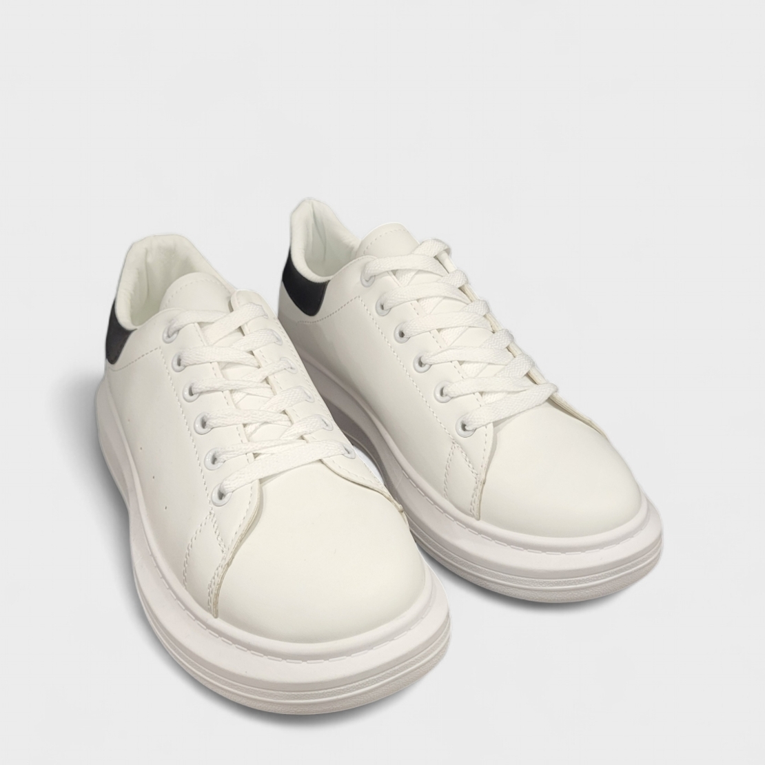 Мъжки бели кецове с равна подметка D-6 white/black