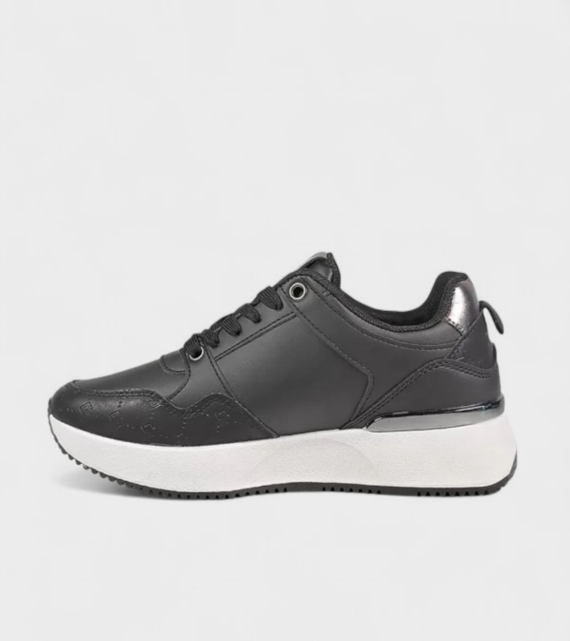 Модерни черни дамски маратонки с ефектни детайли W014250 Black