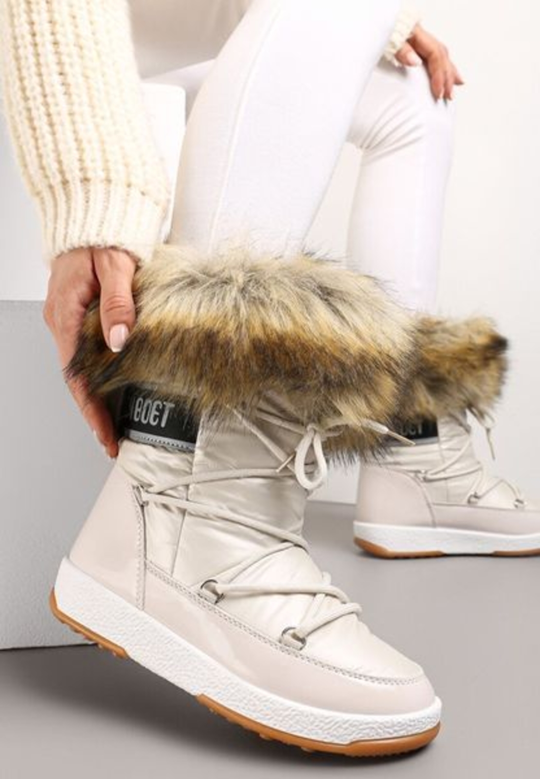 Дамски бежови апрески с пух модел: FF-58 beige