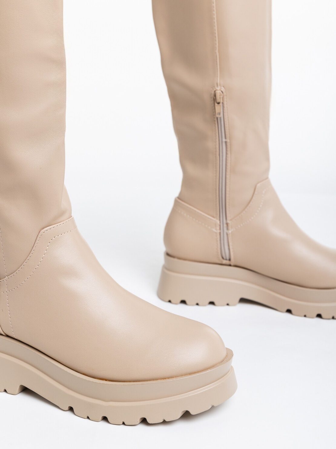 Дамски ботуши в бежов цвят модел: 2А-1503 beige