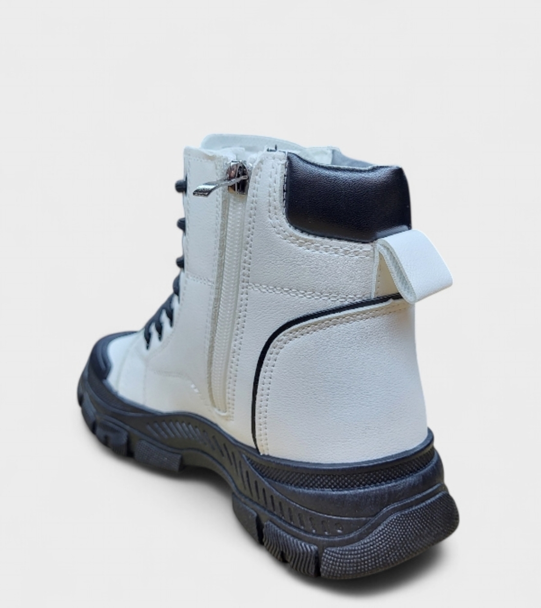 Дамски спортни боти в бял цвят X-3020 white