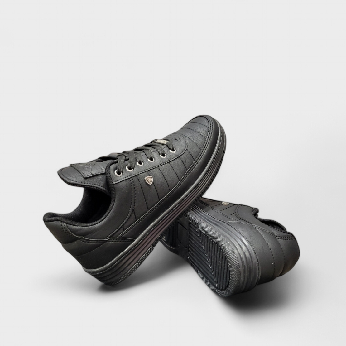 Мъжки модни кецове LA POLO с равна подметка в черен цвят 07 MRD black