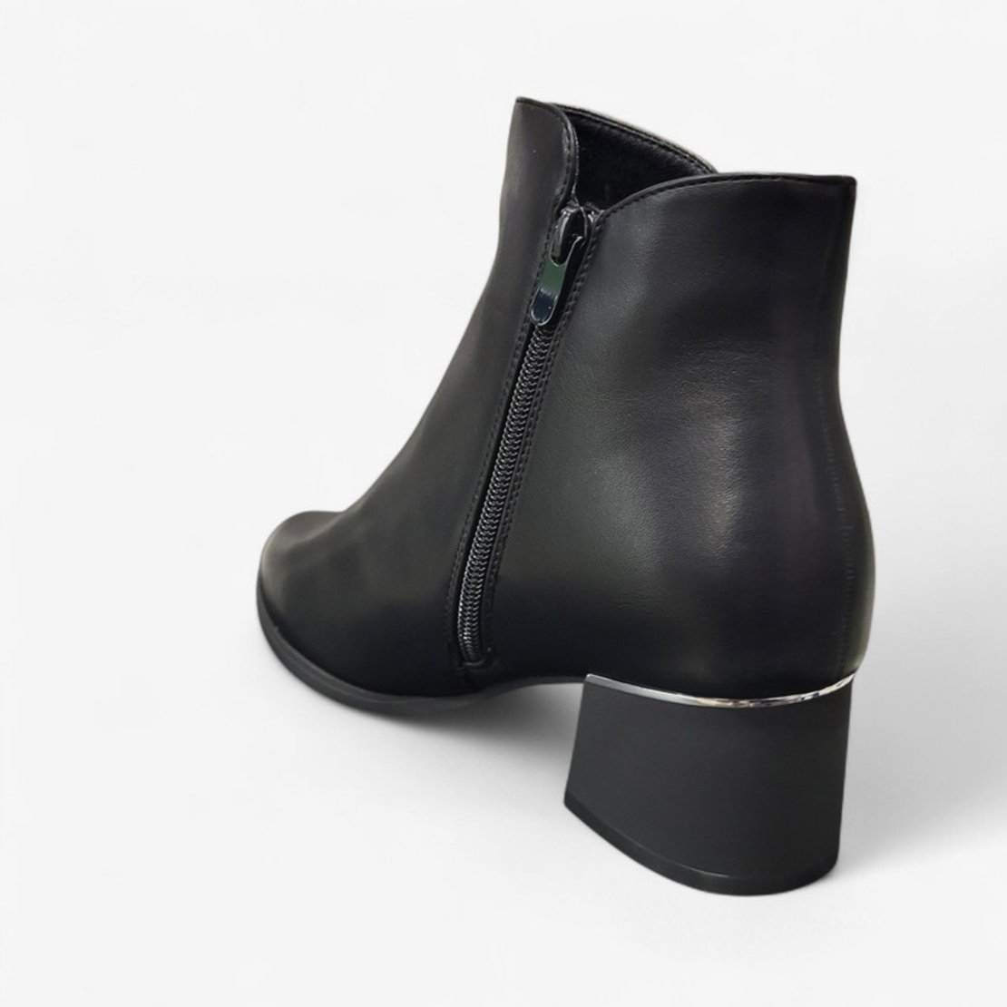 Дамски елегантни боти на ток в черно B4162-1 black