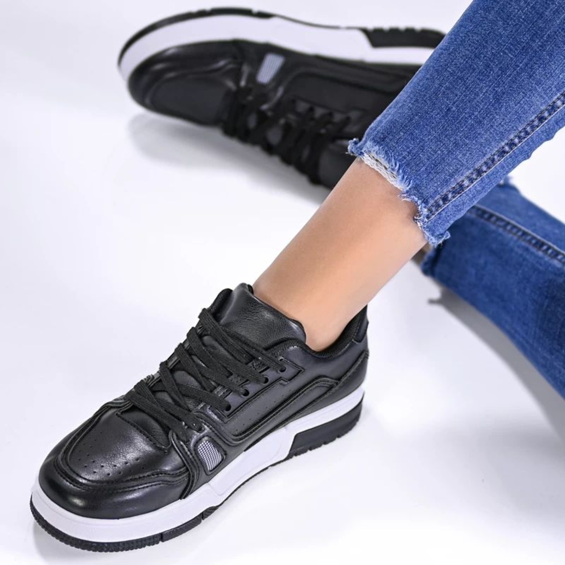 Модни дамски кецове в черен цвят модел: W210035 black