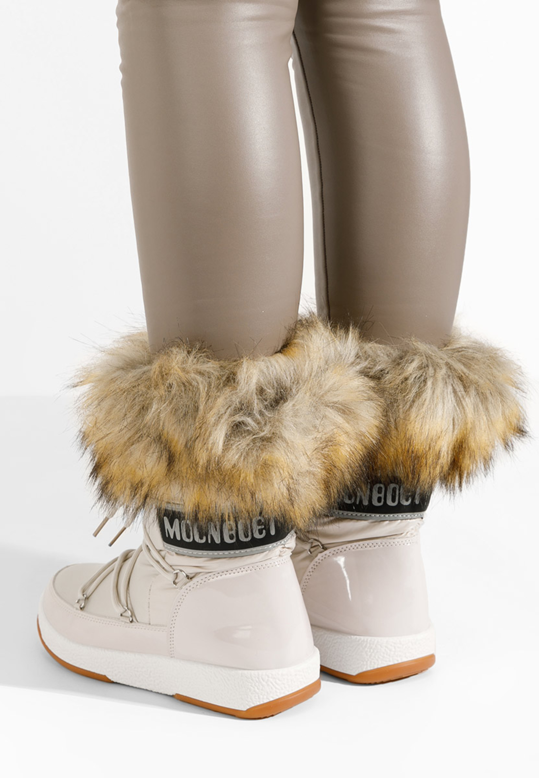 Дамски бежови апрески с пух модел: FF-58 beige
