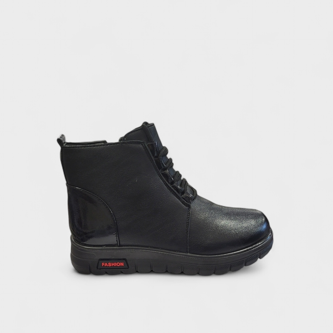 Дамски олекотени боти в черен цвят модел: 320 black