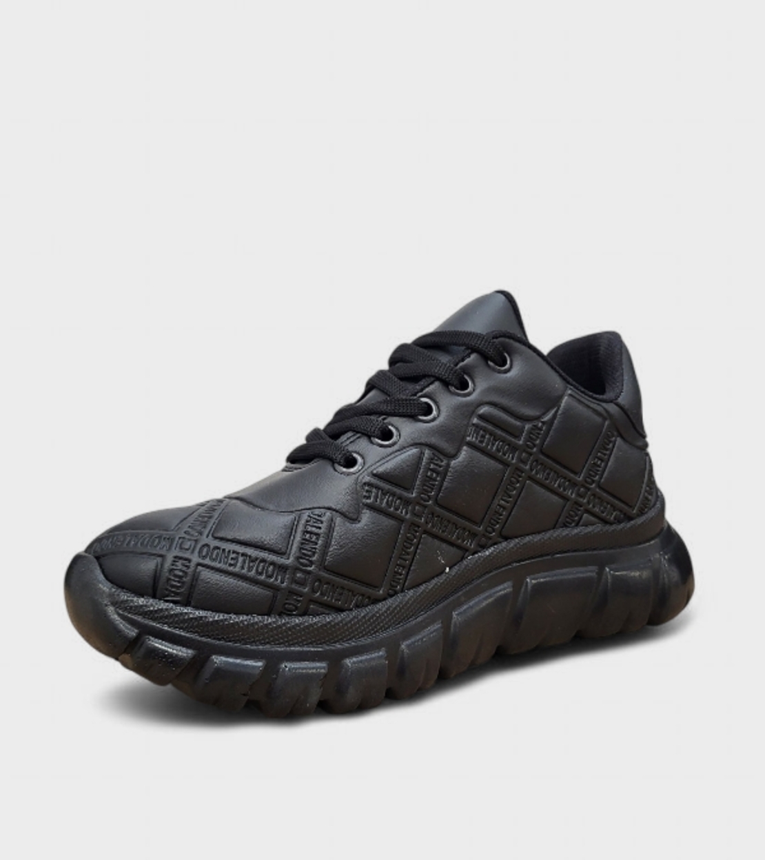 Дамски черни маратонки релефни елементи 890 black