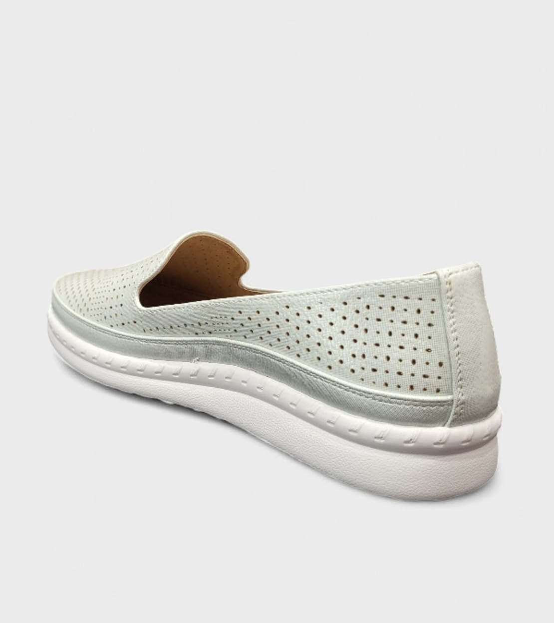Модни дамски лоуфъри с перфорации A2373-2 white