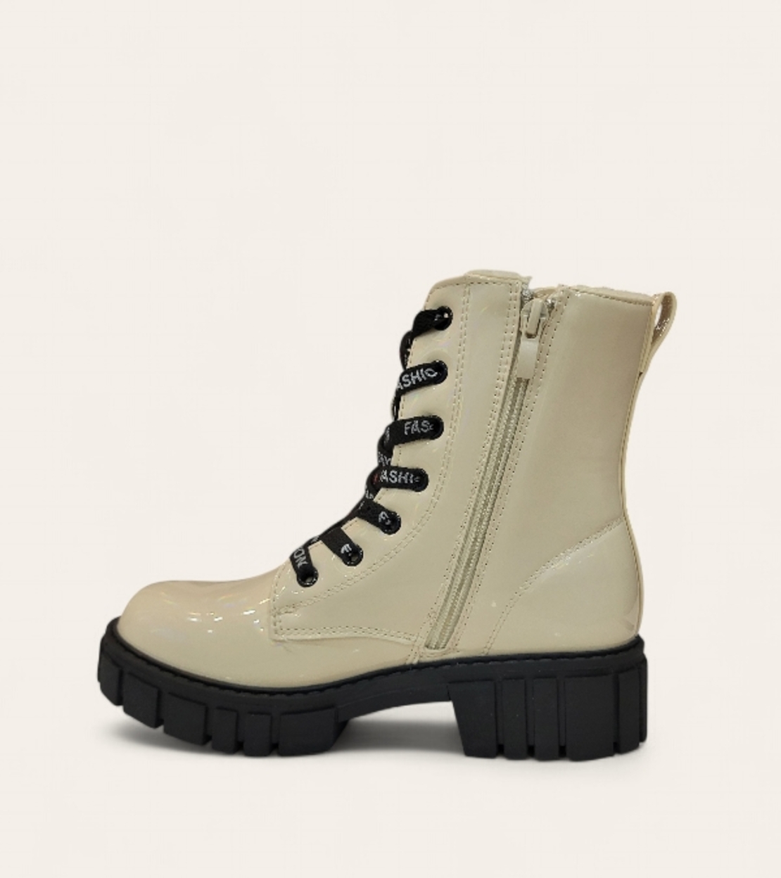 Детски боти в бежов цвят с лачено покритие W585016 beige