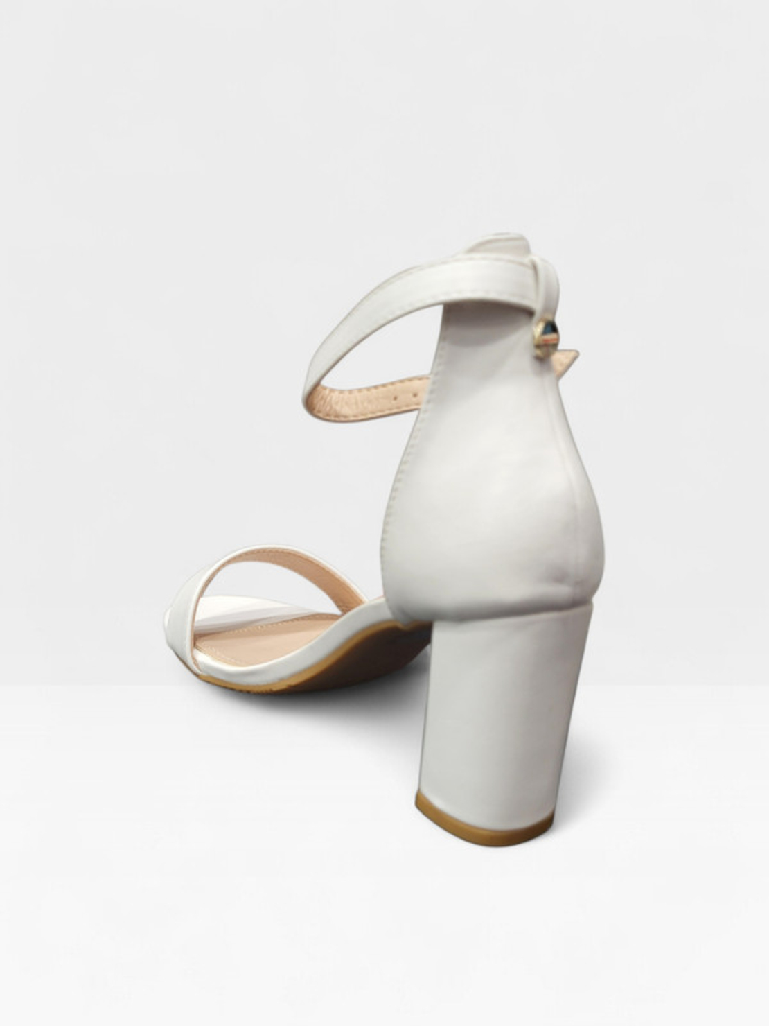 Елегантни дамски сандалети в бяло JK-712-36 white