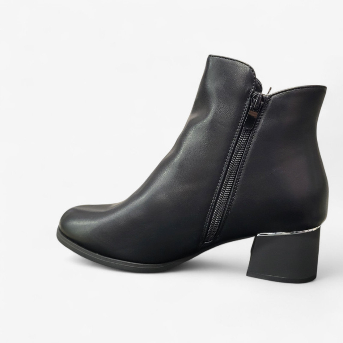 Дамски елегантни боти на ток в черно B4162-1 black