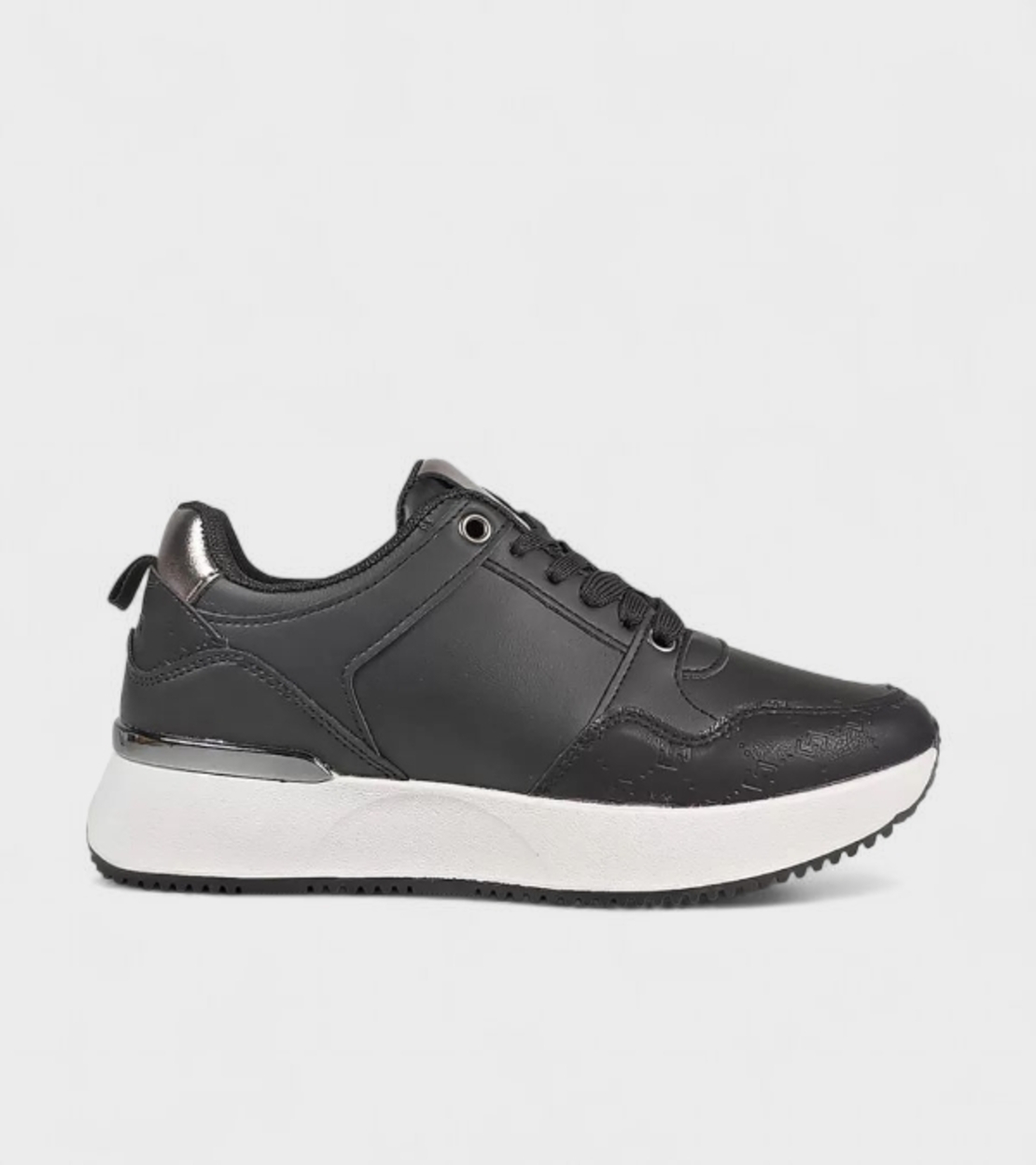 Модерни черни дамски маратонки с ефектни детайли W014250 Black