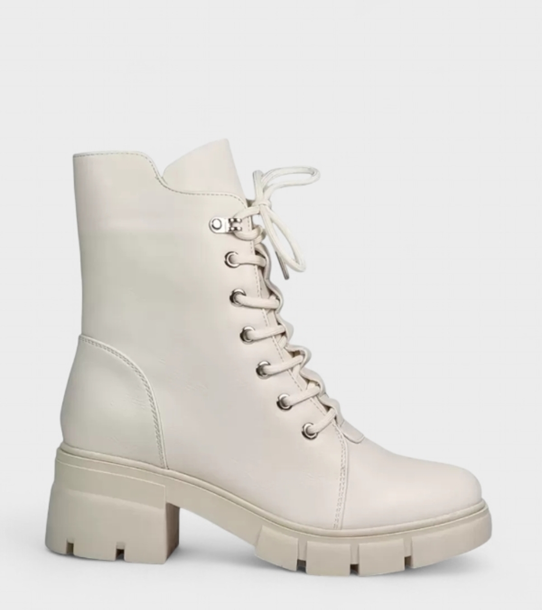Дамски боти в бежов цвят с ток B4108-2 beige