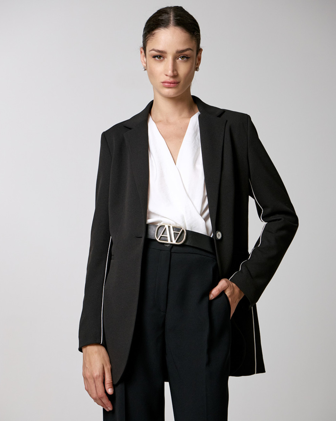 Single-button blazer in black