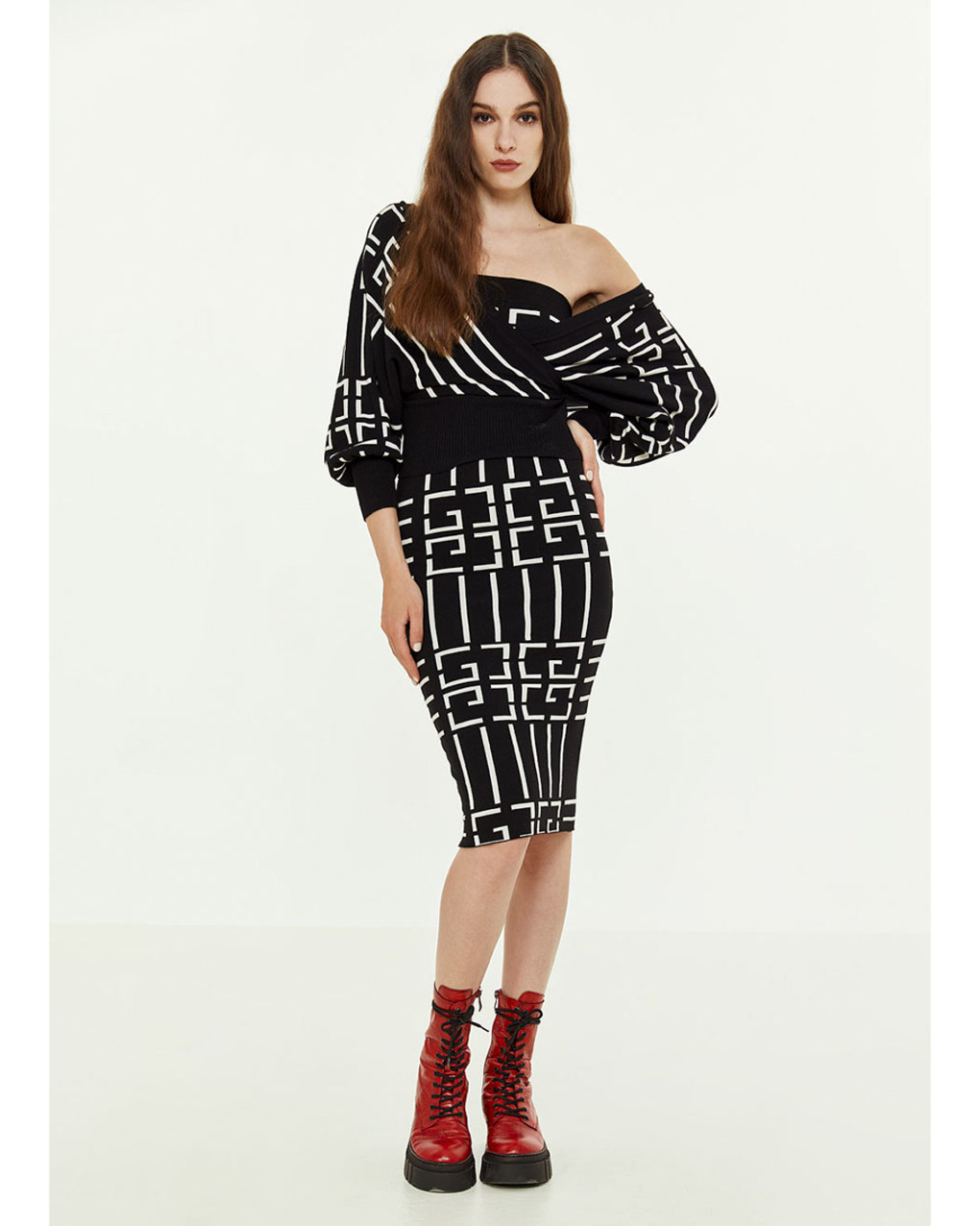 Knit midi skirt with geometric pattern