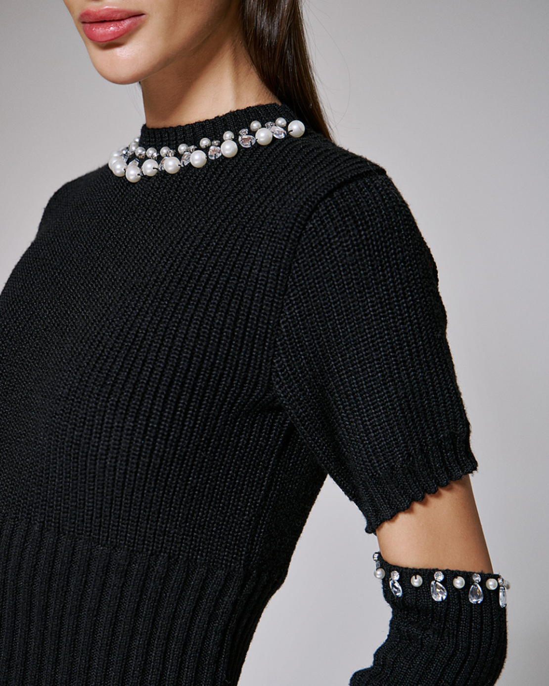 Knit blouse with pearls