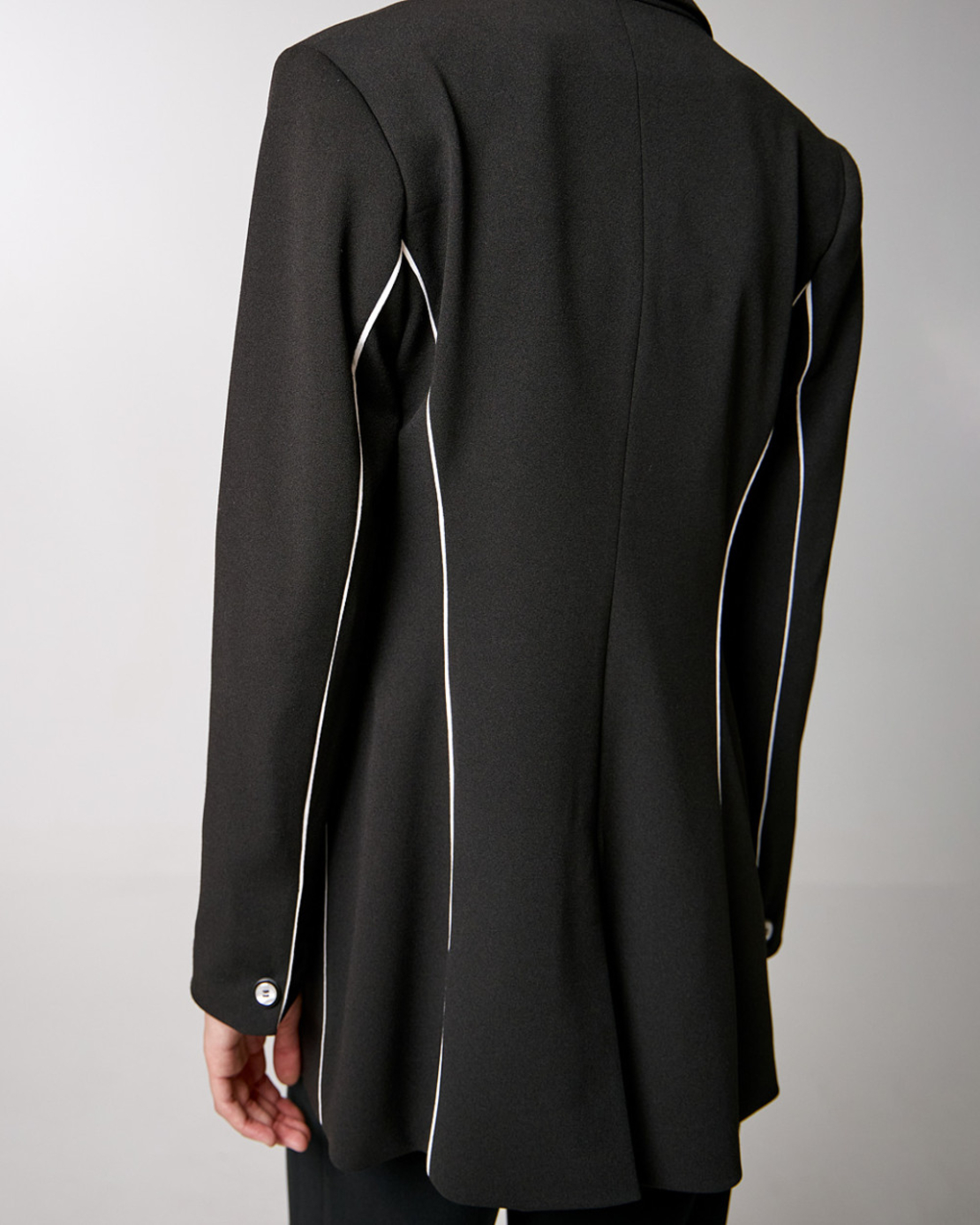 Single-button blazer in black