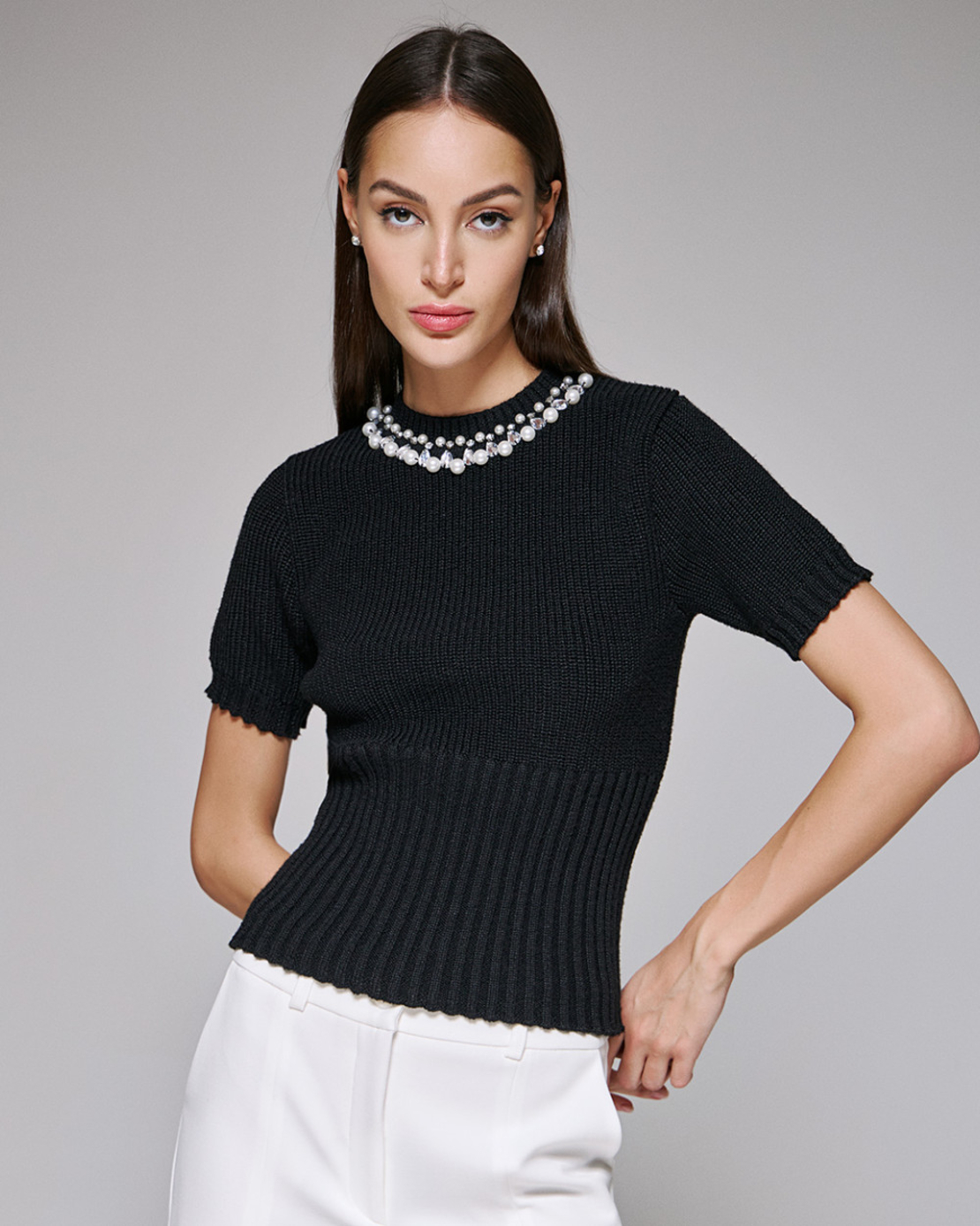 Knit blouse with pearls