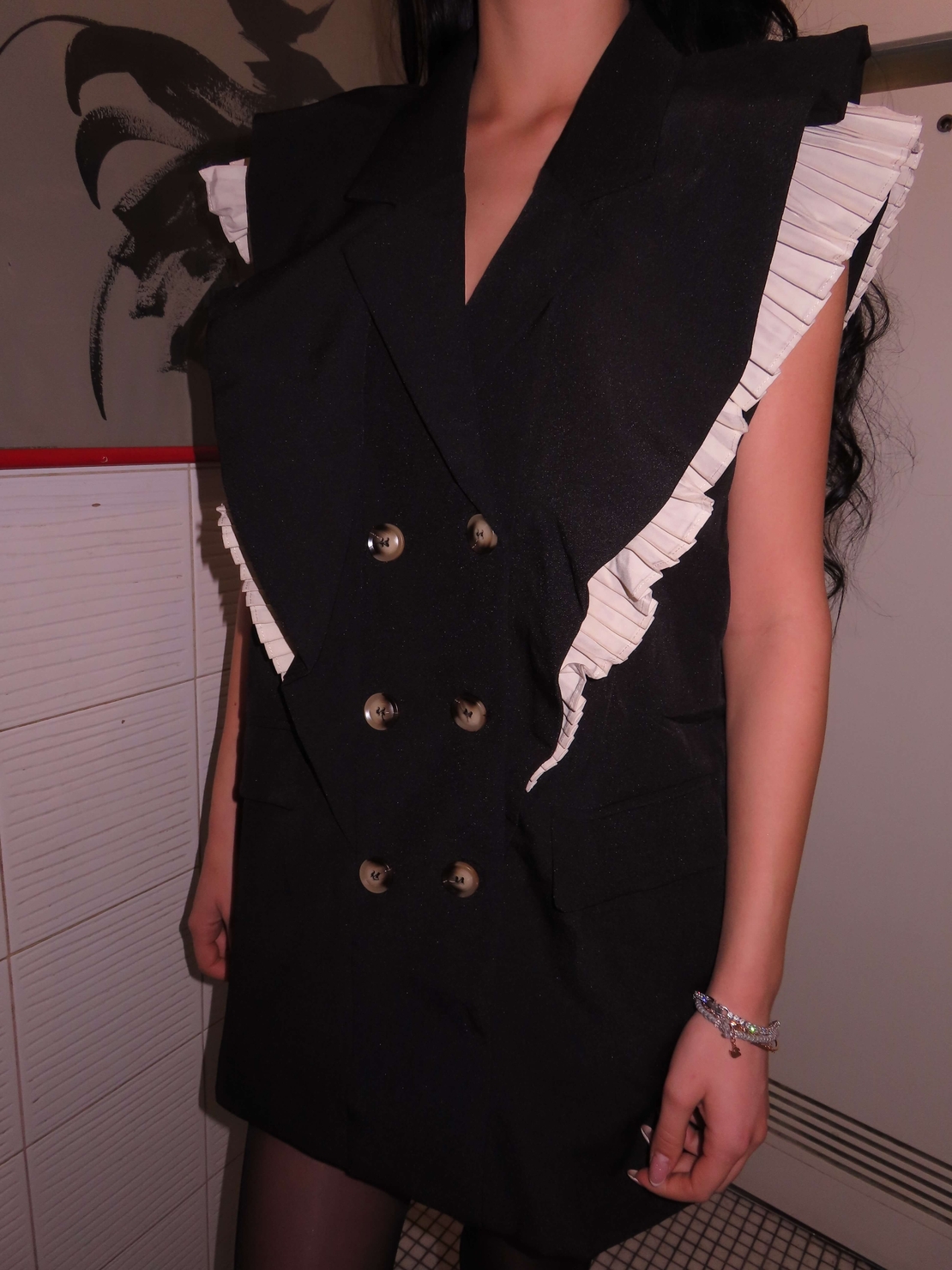 Nera vest