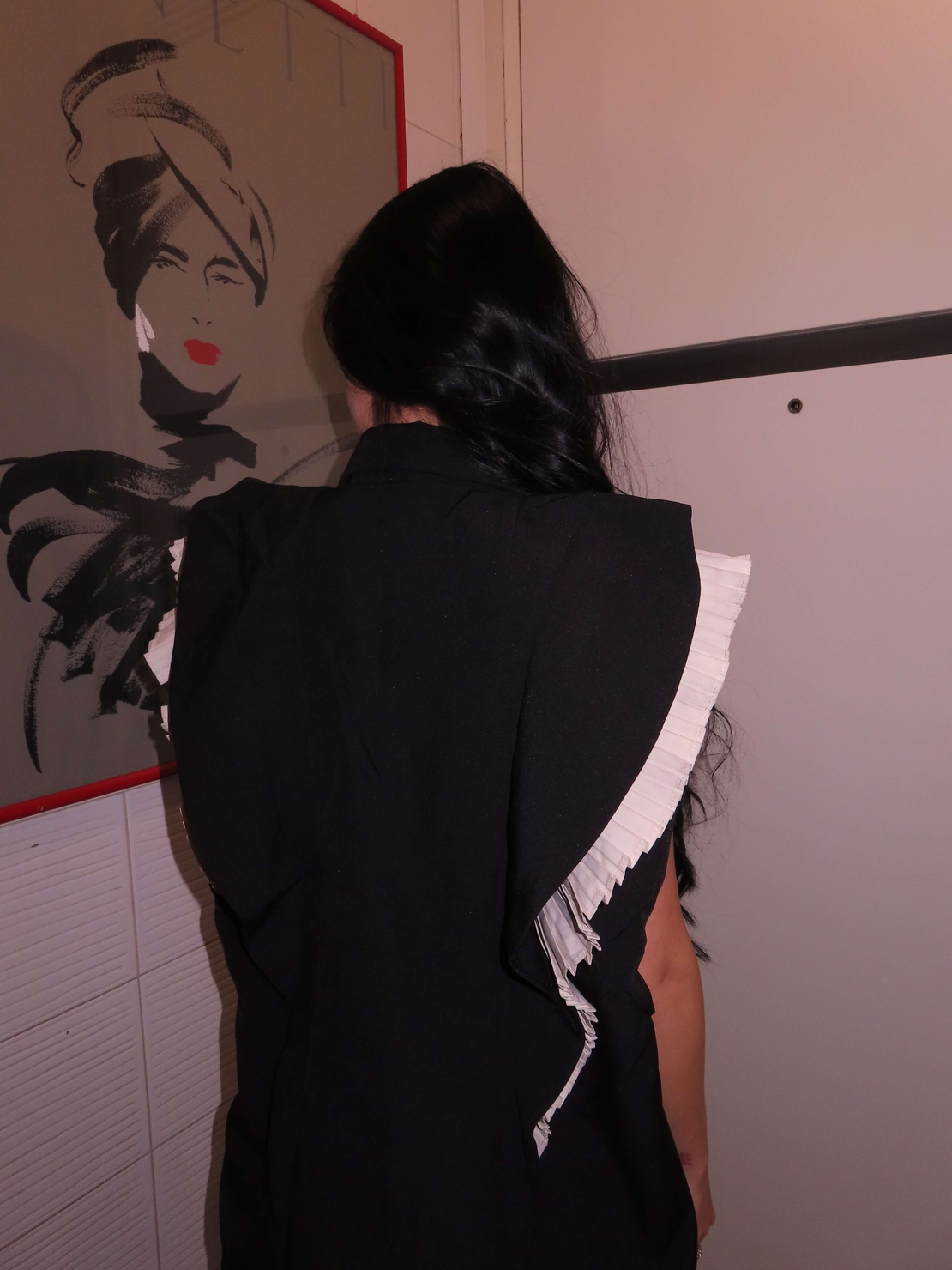 Nera vest