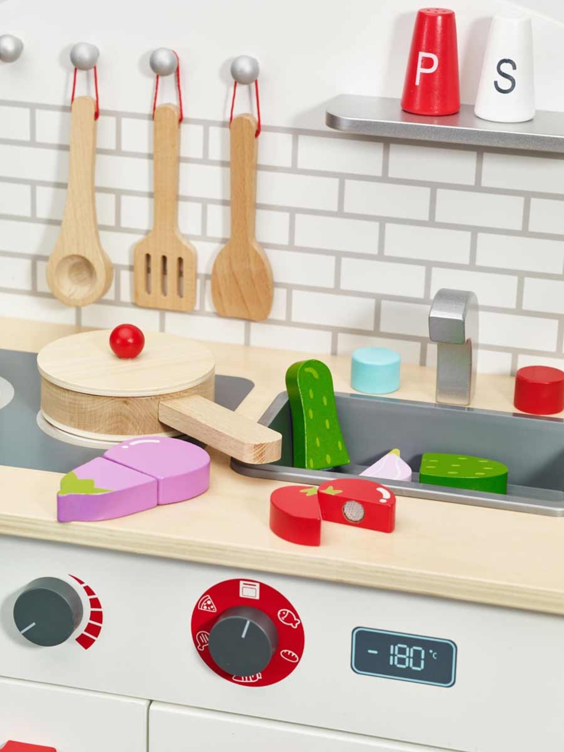 Детска дървена кух
ня за игра с аксесоари