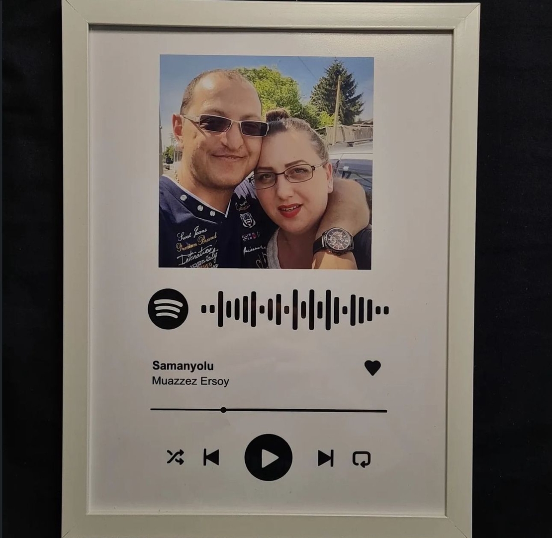 Рамка Spotify с любима песен и ваша снимка