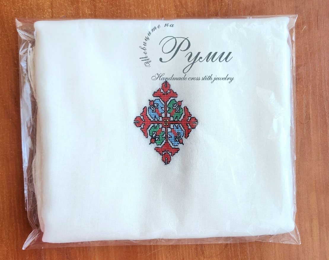 Шал с ръчно бродирана елбетица