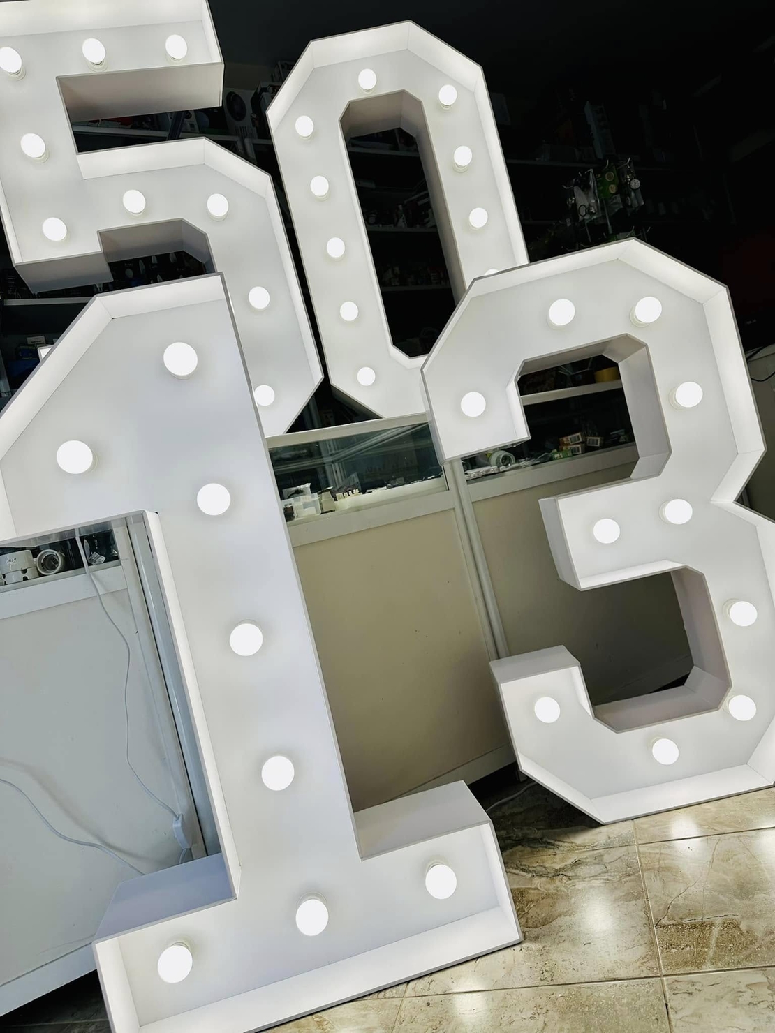 Светещи цифри на ток