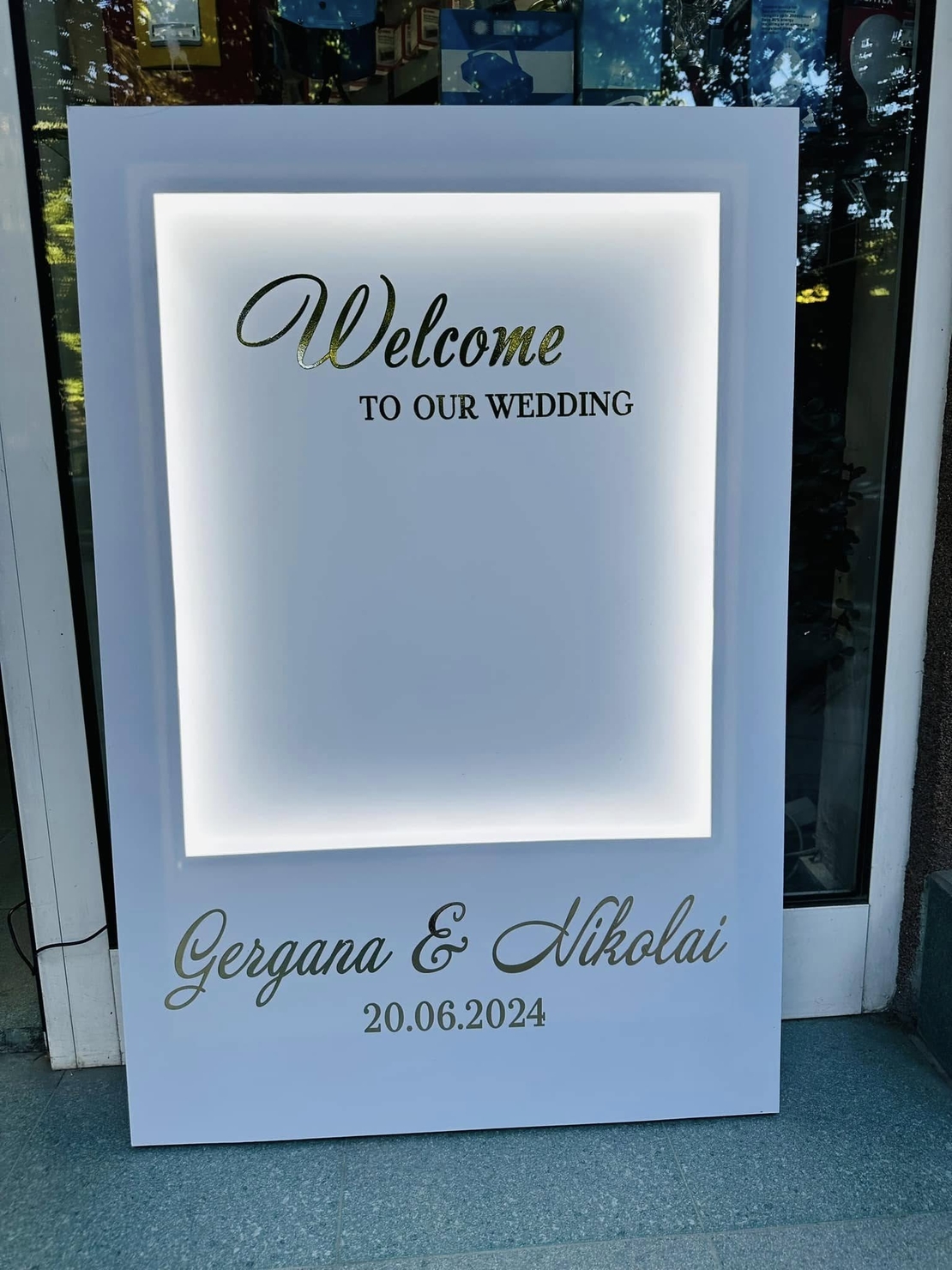 Светеща кашпа за цветя