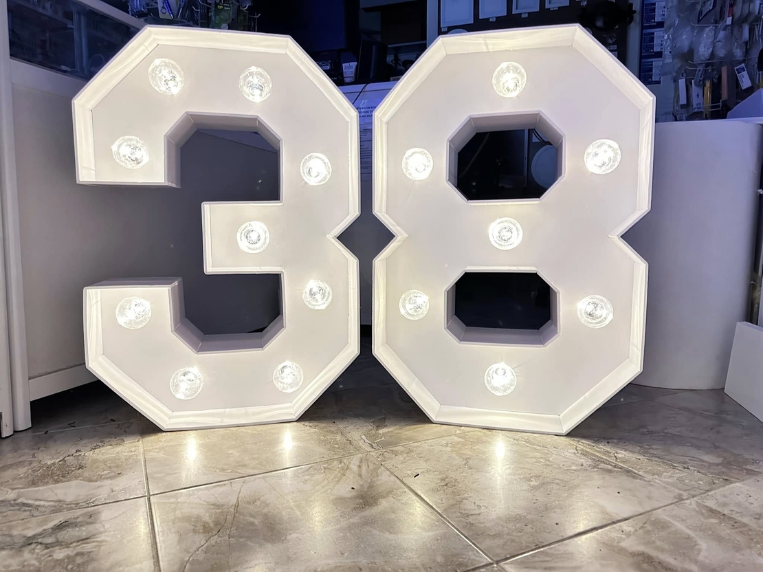 Светещи цифри на батерии