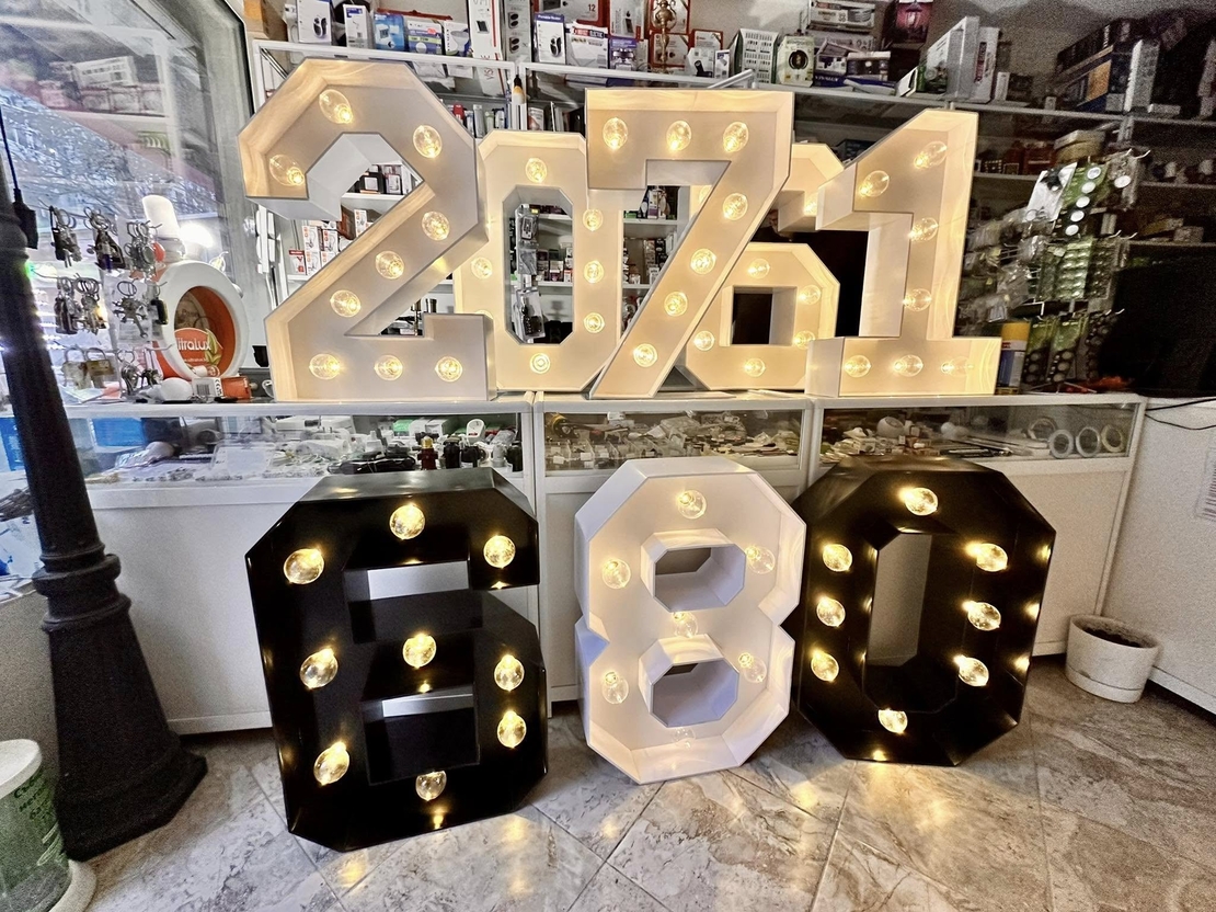 Светещи цифри на батерии