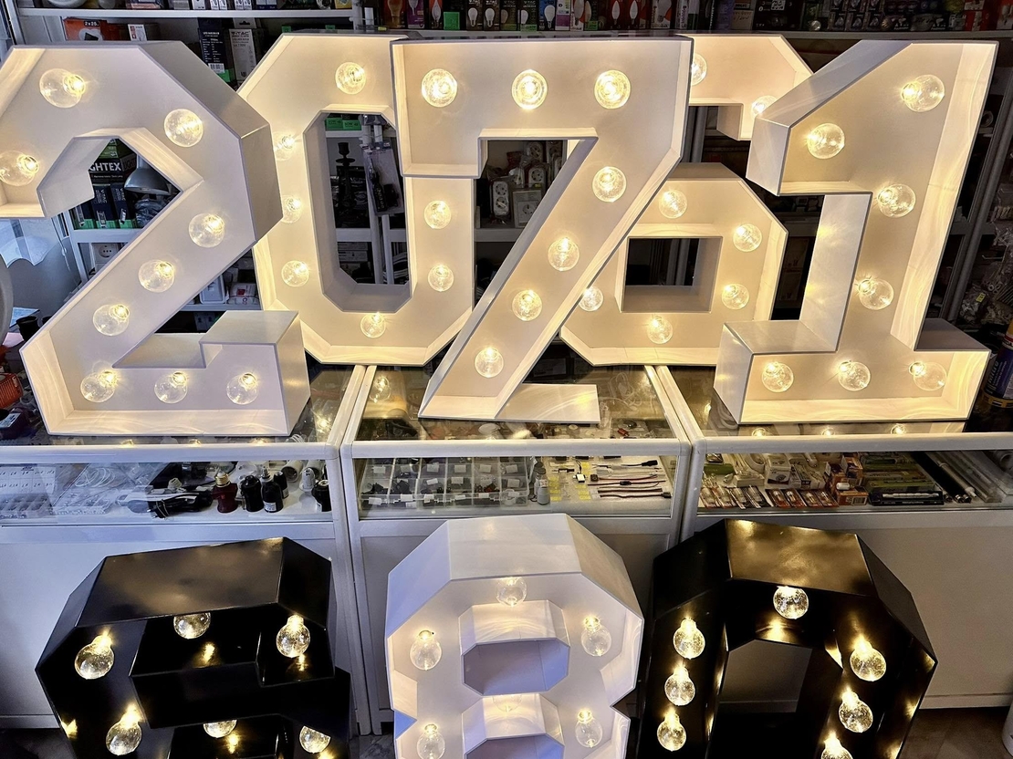 Светещи цифри на батерии