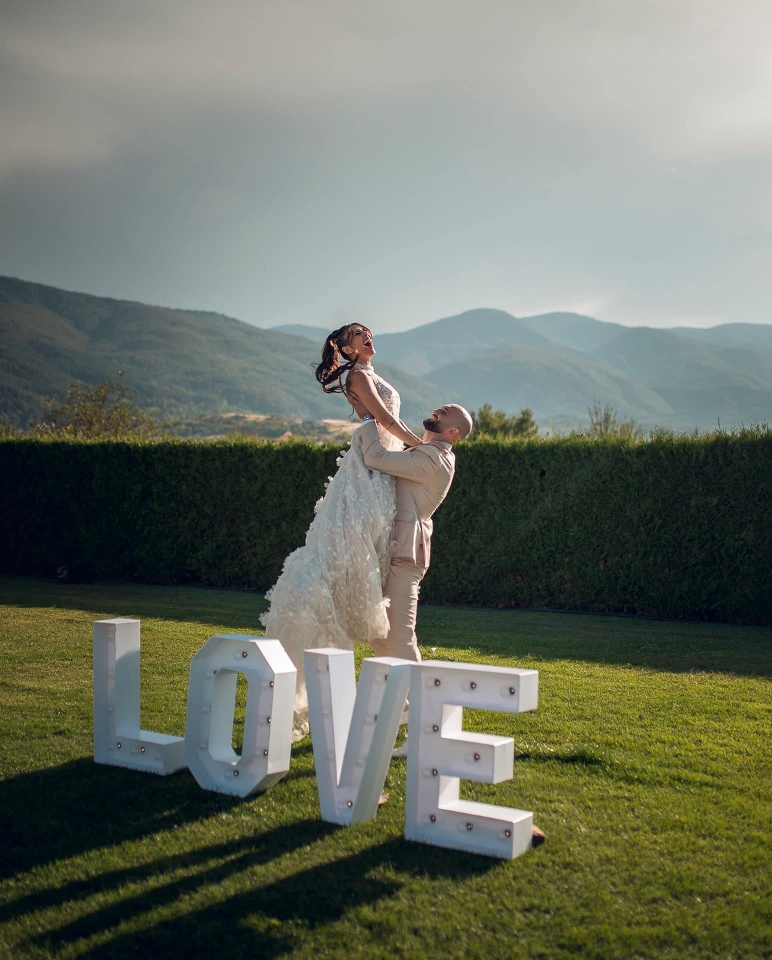 Светещ надпис LOVE